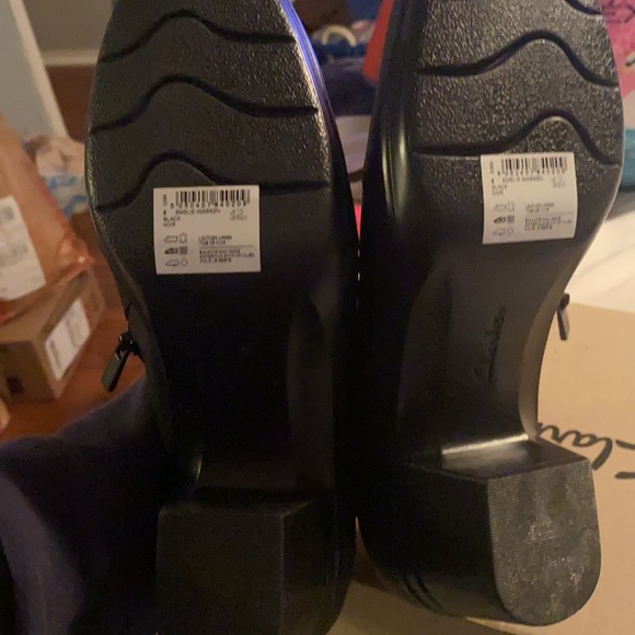 New never worn Clark’s comfortable small heel and zip sided - Picture 8 of 8
